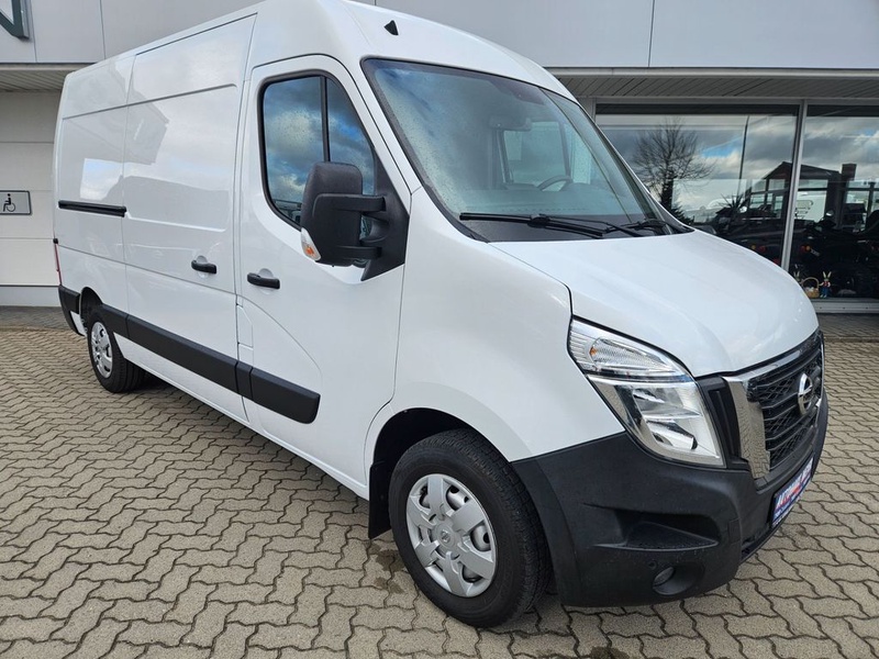 Nissan NV400