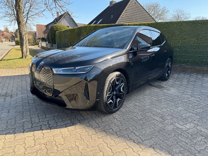 BMW iX
