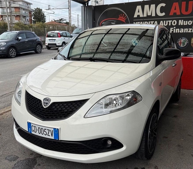 Lancia Ypsilon