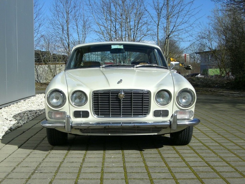 Jaguar XJ