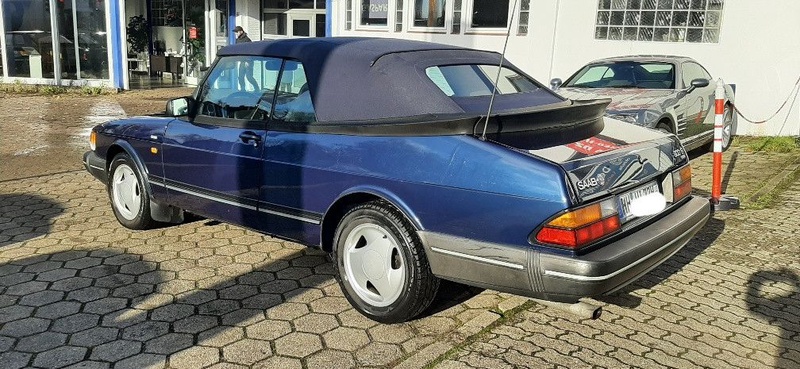 Saab 900