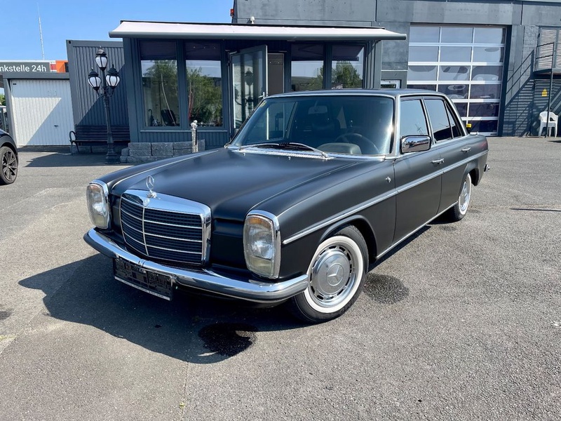 Mercedes-Benz 230