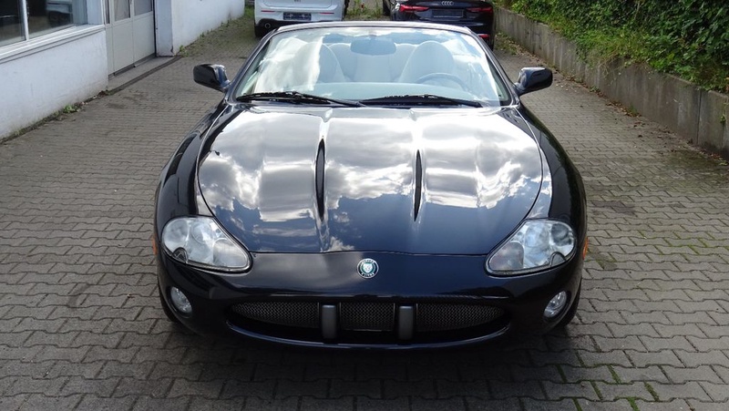 Jaguar XK8