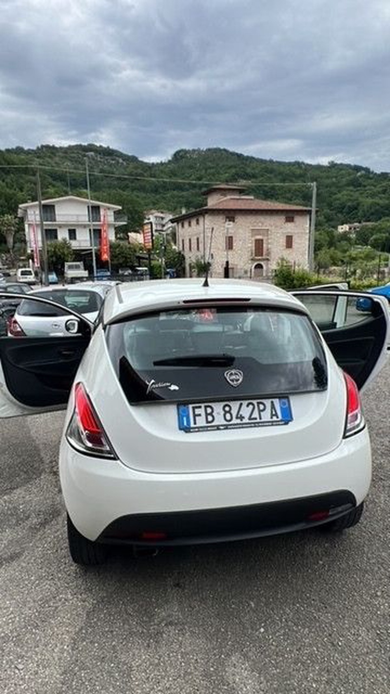 Lancia Ypsilon