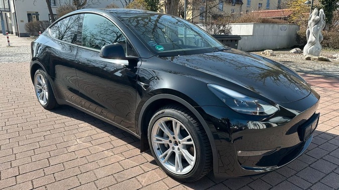 Tesla Model Y 2023
