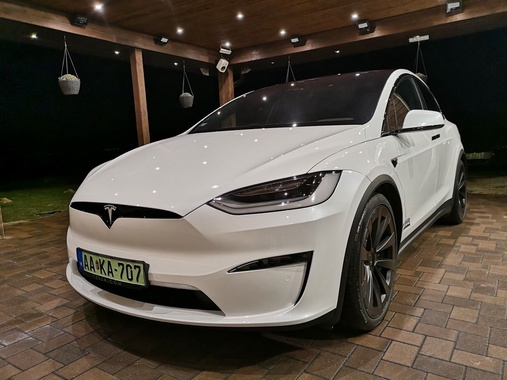 Tesla Model X 2022