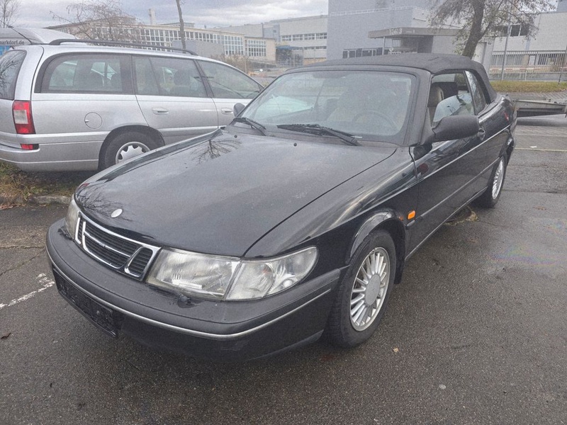 Saab 900