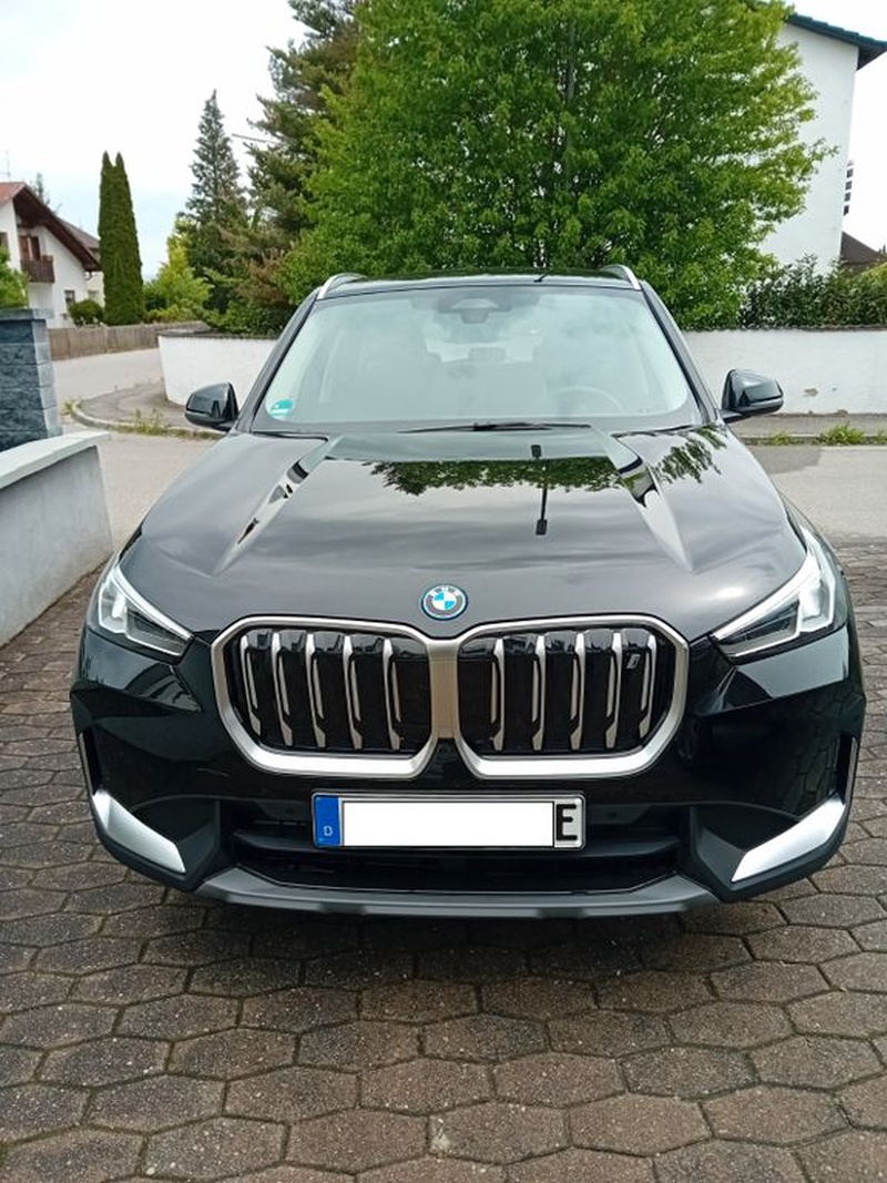 BMW iX1