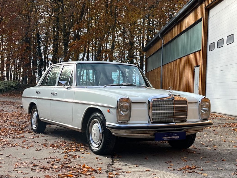 Mercedes-Benz 220