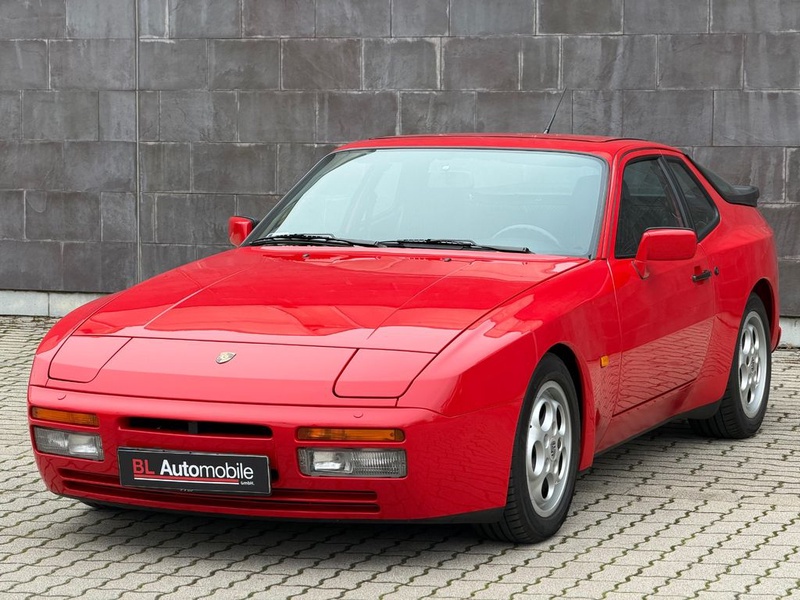 Porsche 944