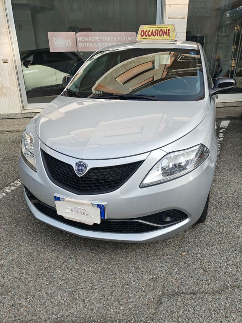 Lancia Ypsilon