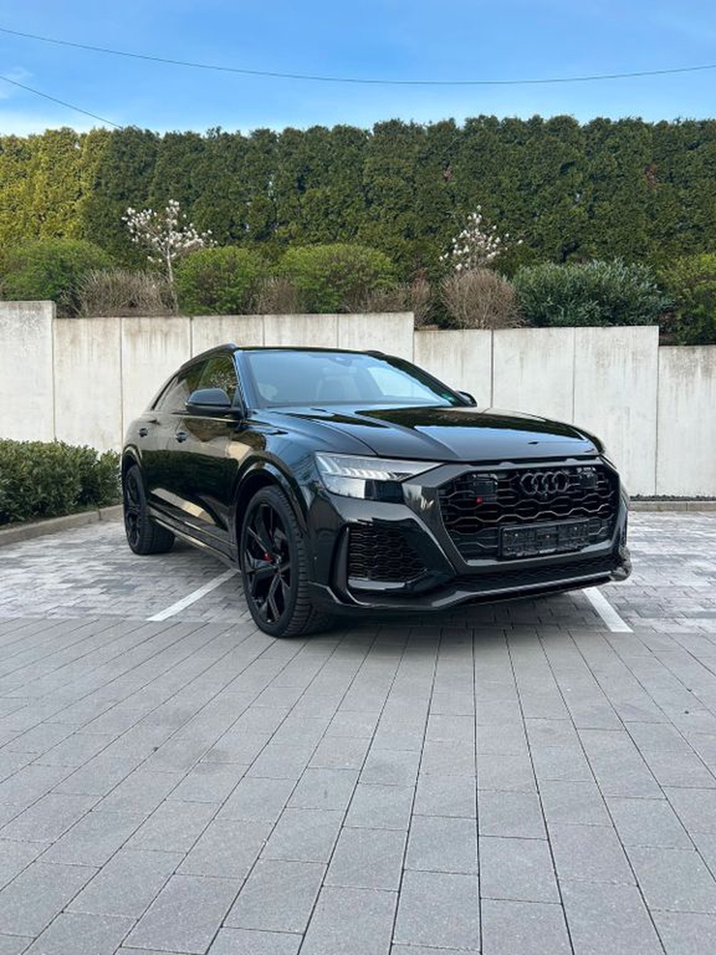 Audi RSQ8