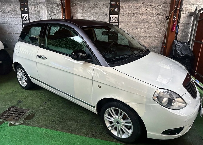 Lancia Ypsilon