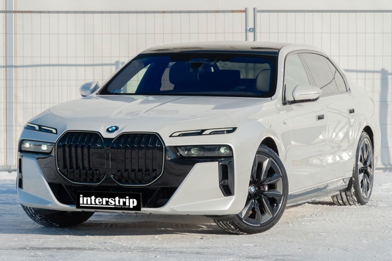 BMW i7