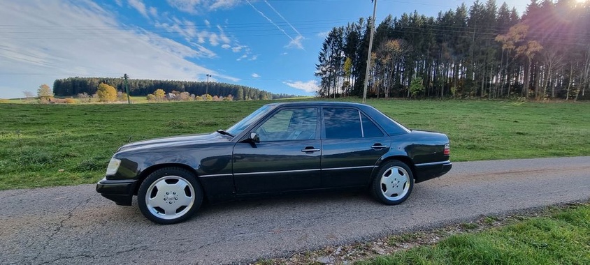 Mercedes-Benz 300 1990