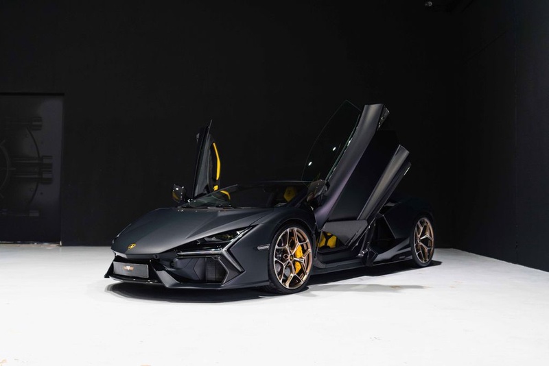 Lamborghini Revuelto