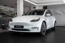 Tesla Model Y 2025
