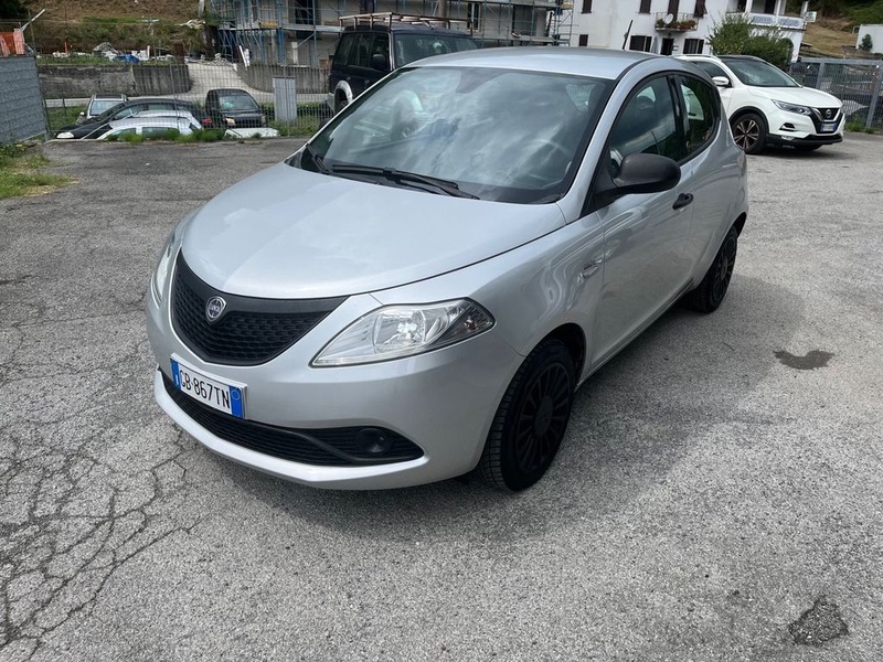 Lancia Ypsilon
