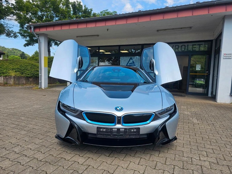 BMW i8