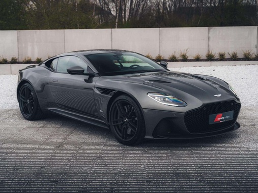 Aston Martin DBS 2022