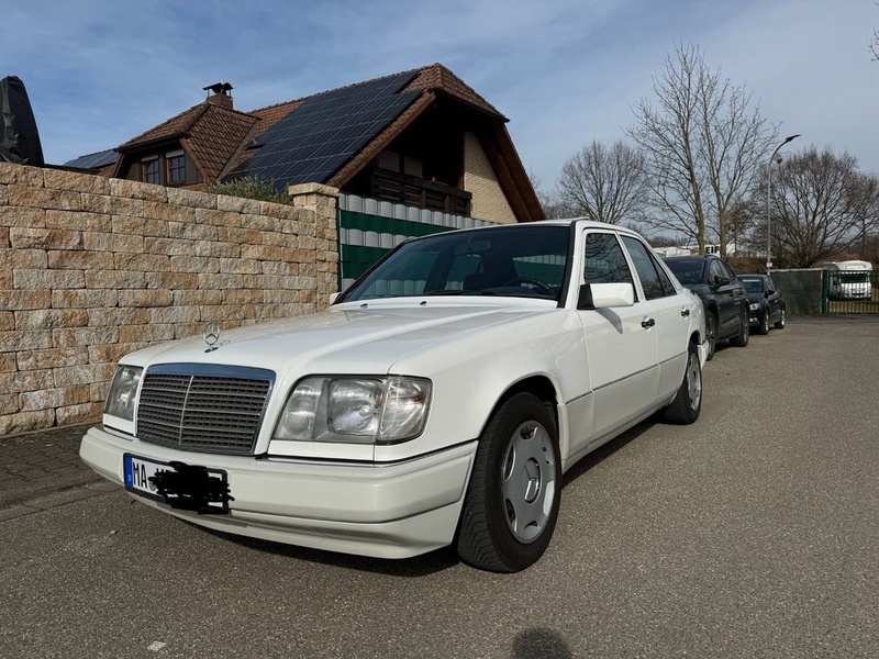 Mercedes-Benz 220