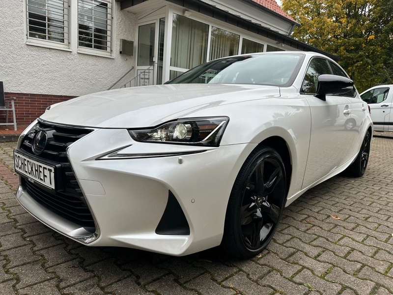 Lexus IS