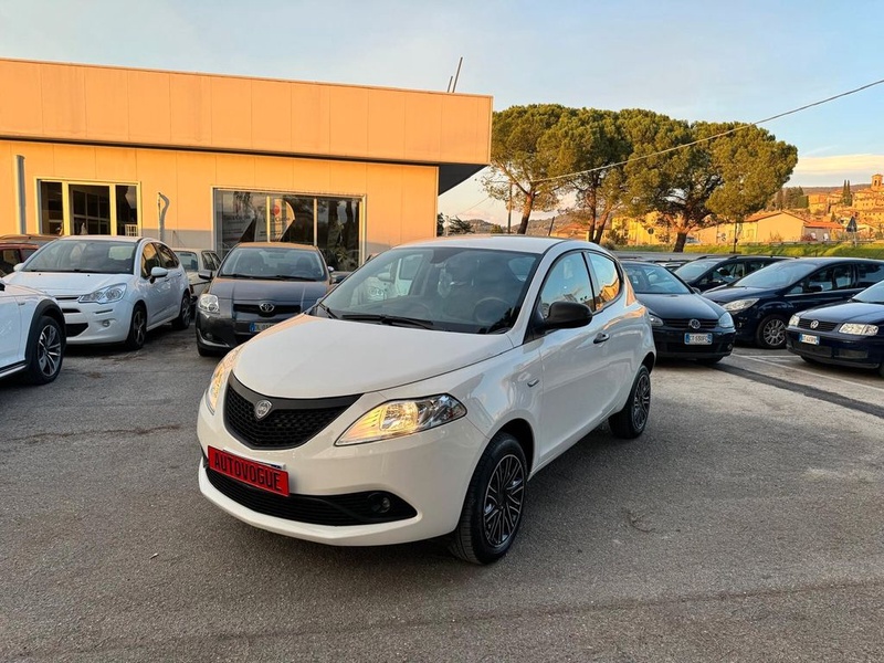 Lancia Ypsilon