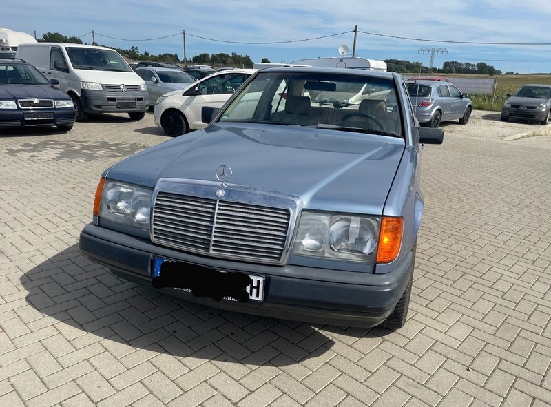 Mercedes-Benz 230