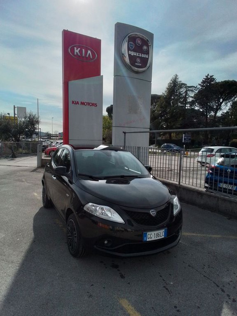 Lancia Ypsilon