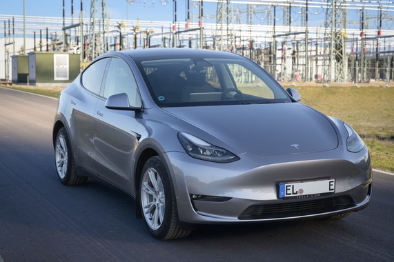 Tesla Model Y 2023