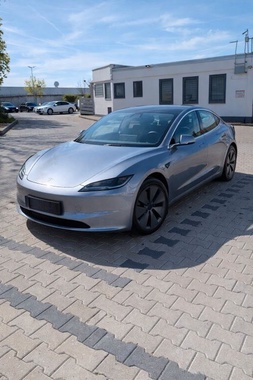 Tesla Model 3 2025