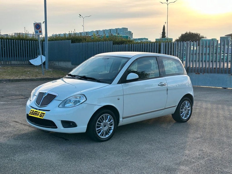 Lancia Ypsilon