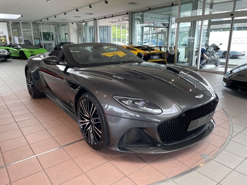 Aston Martin DBS 2021