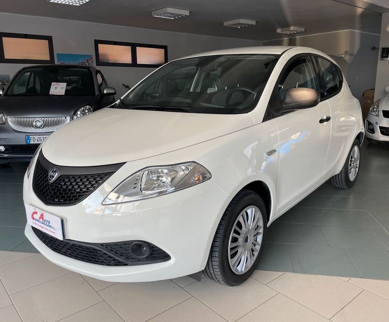 Lancia Ypsilon