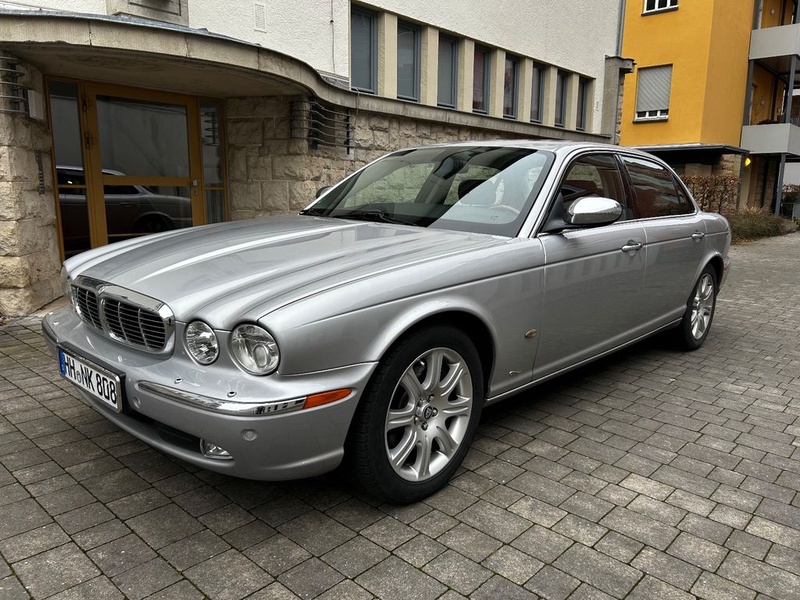 Jaguar XJ8