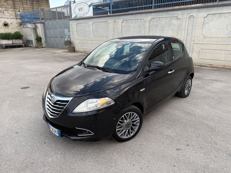 Lancia Ypsilon