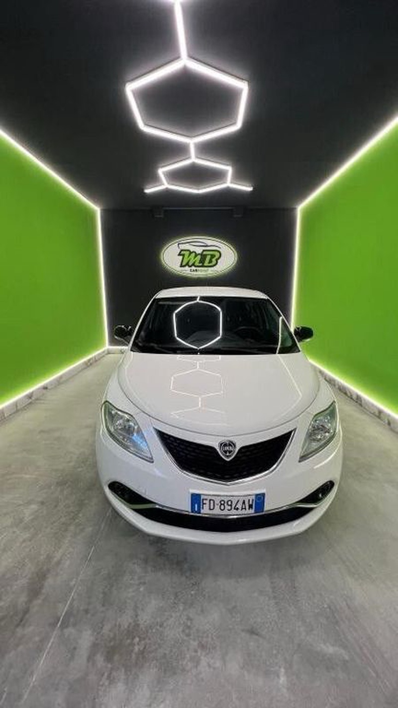 Lancia Ypsilon