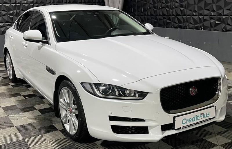 Jaguar XE