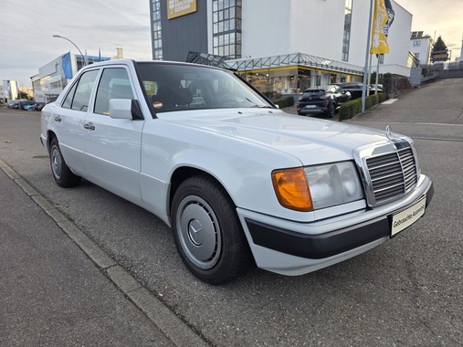 Mercedes-Benz 200 1993