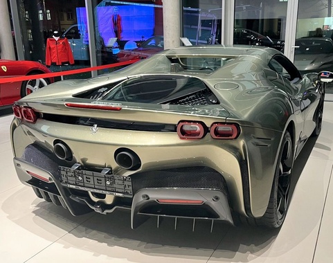 Ferrari SF90 2025