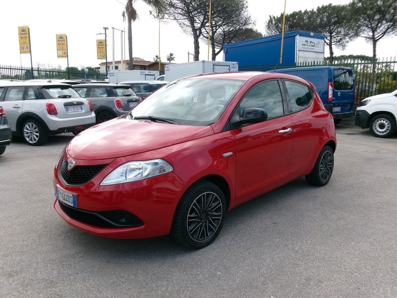 Lancia Ypsilon