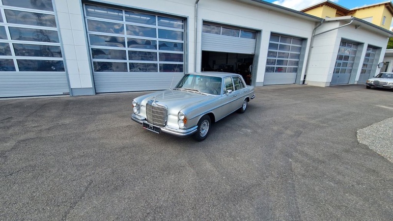 Mercedes-Benz 280