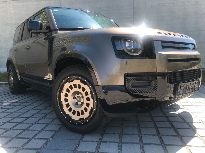 Land Rover Defender