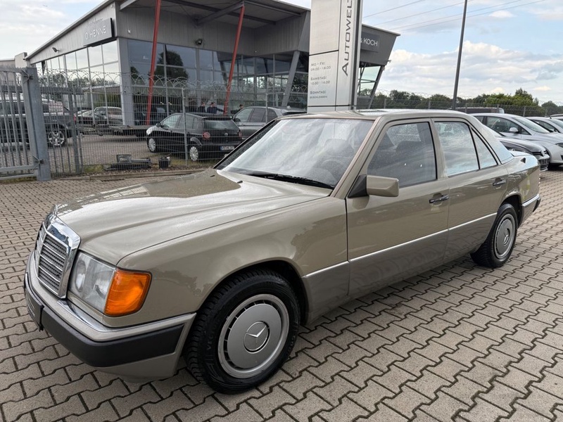 Mercedes-Benz 230