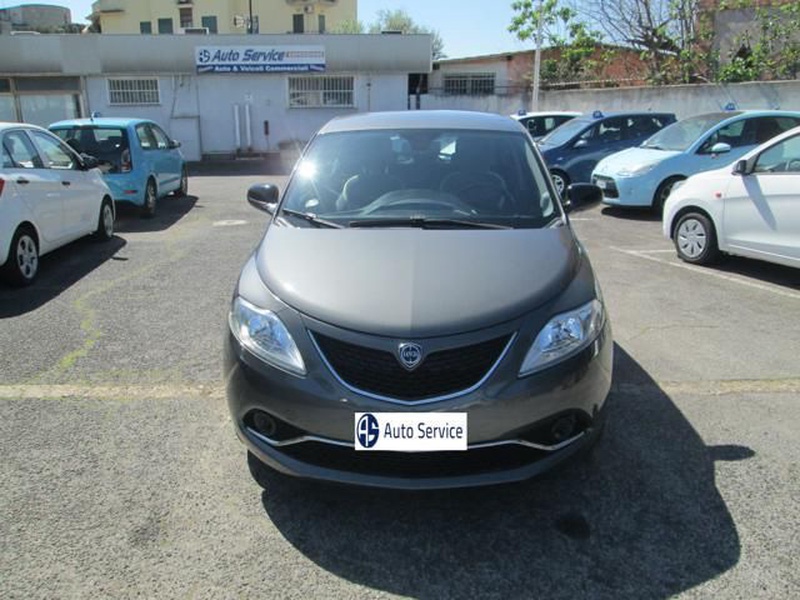 Lancia Ypsilon