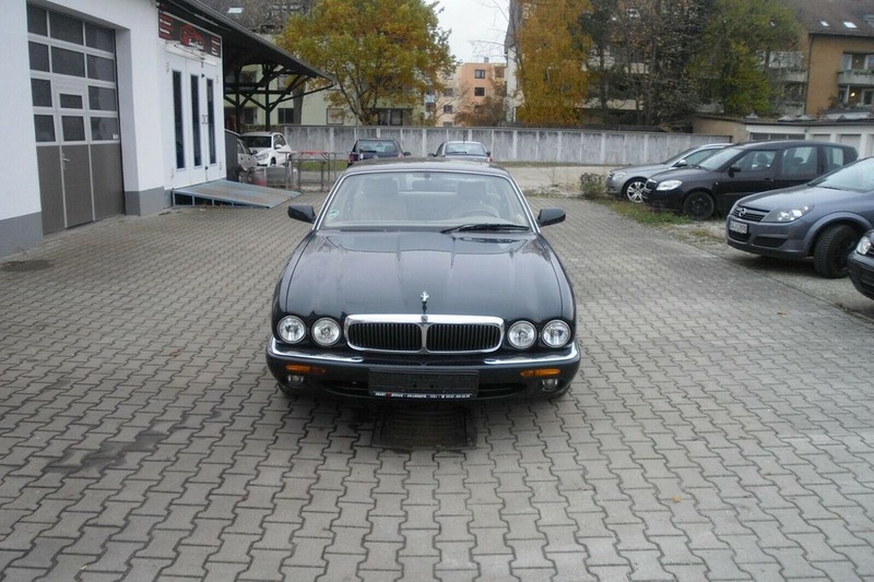 Jaguar XJ