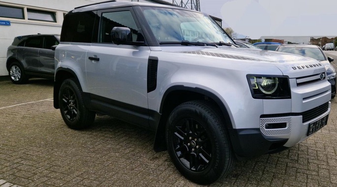 Land Rover Defender 2023