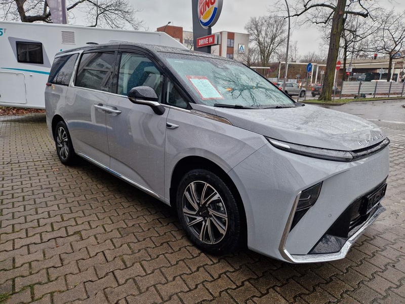 Maxus Mifa 9