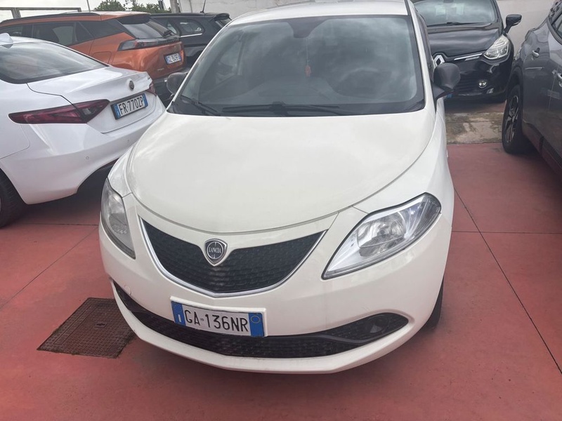 Lancia Ypsilon