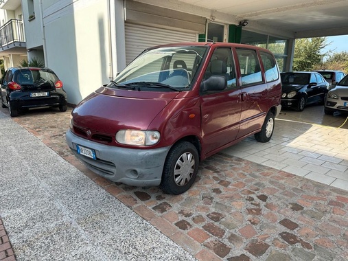 Nissan Serena 2001